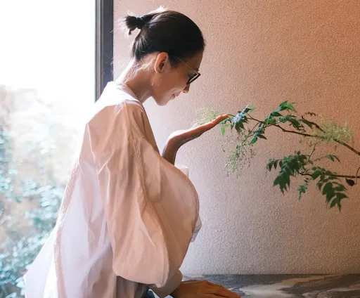 48歲戴佩妮被疑懷孕了！　金曲歌后婚後12年「驚人孕肚照」曝光！