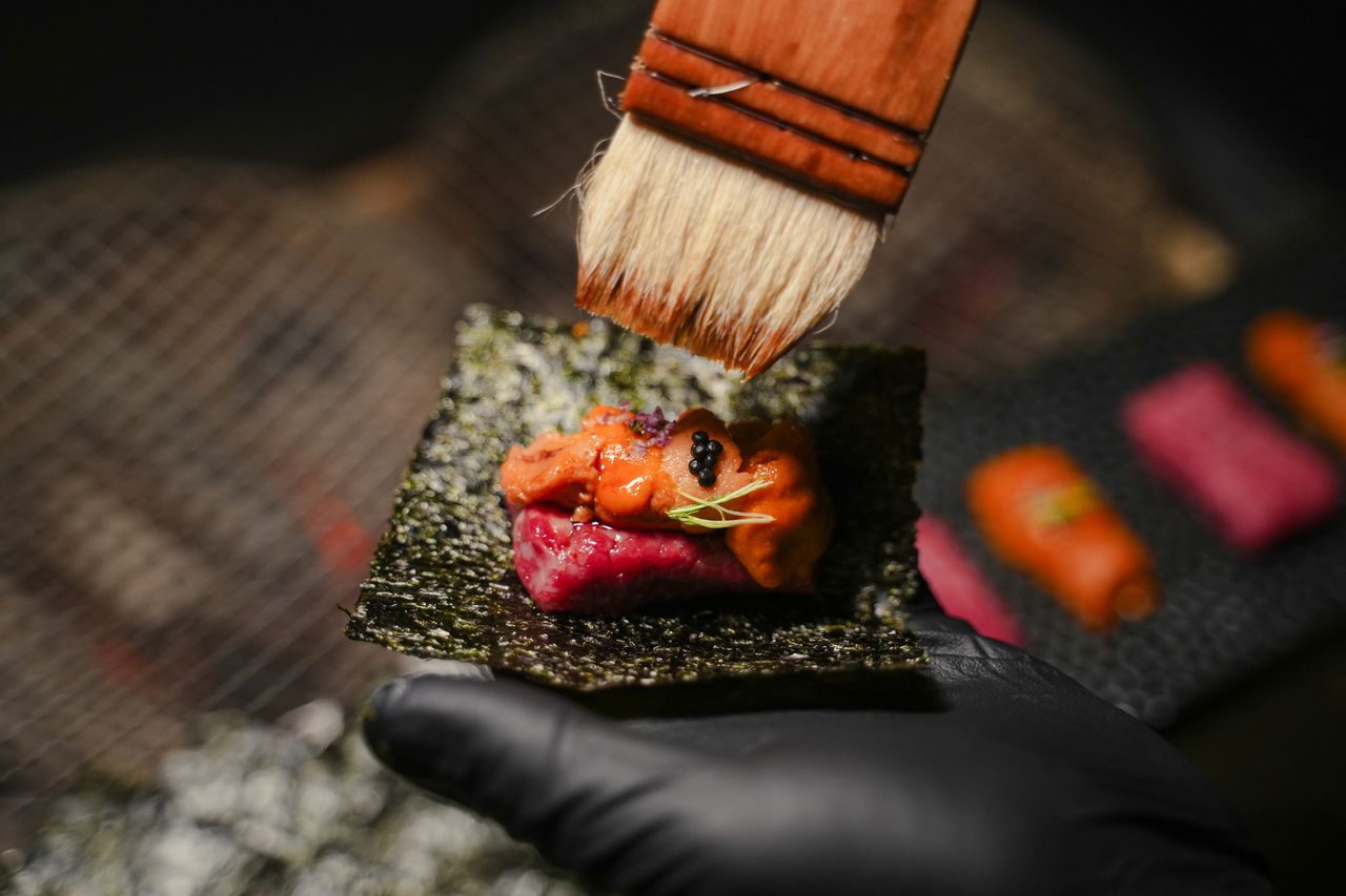一秒到京都!祇園名店「燒肉牛匠 新」插旗春大直 炭火炙烤近江牛板前饗宴