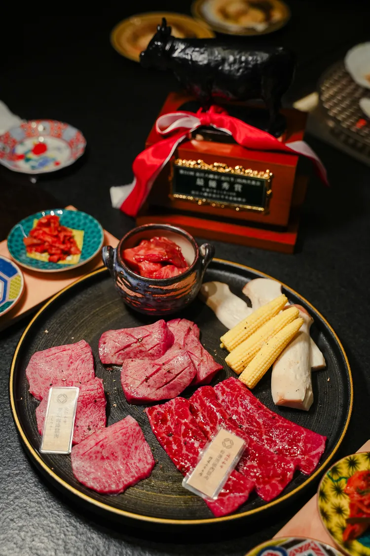 「燒肉牛匠 新」使用近江雌牛。田欣雲攝影