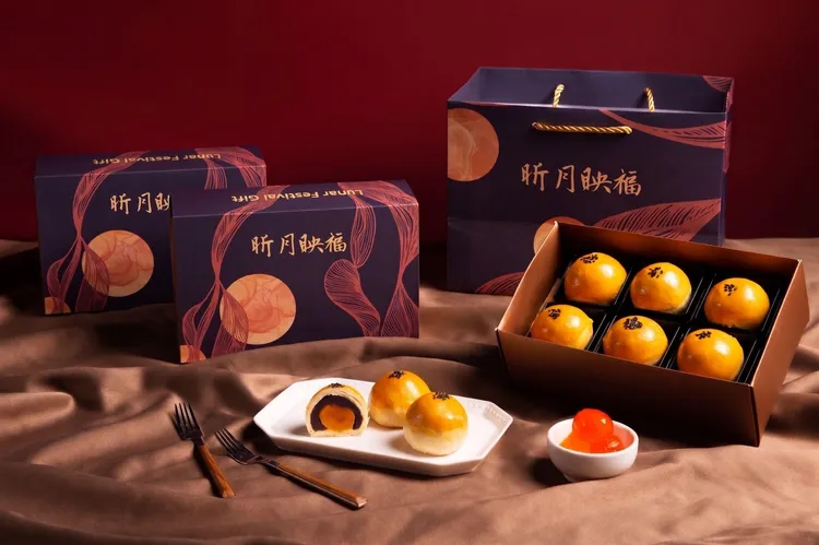 林口亞昕福朋喜來登酒店則推出全新「昕月映福」中秋禮盒，每盒售價890元。業者提供