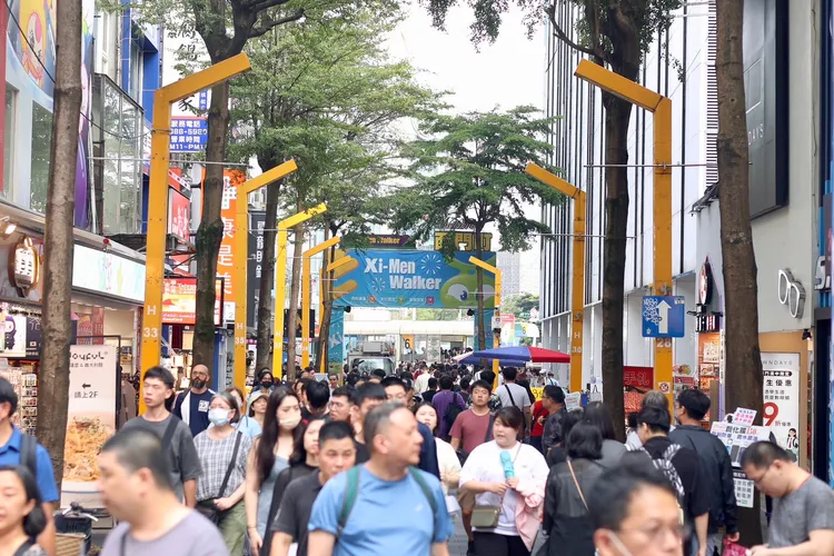 西門町疫後商機快速復甦，一線商圈店面需求同步升溫，但大型店面供給相當有限。資料照片