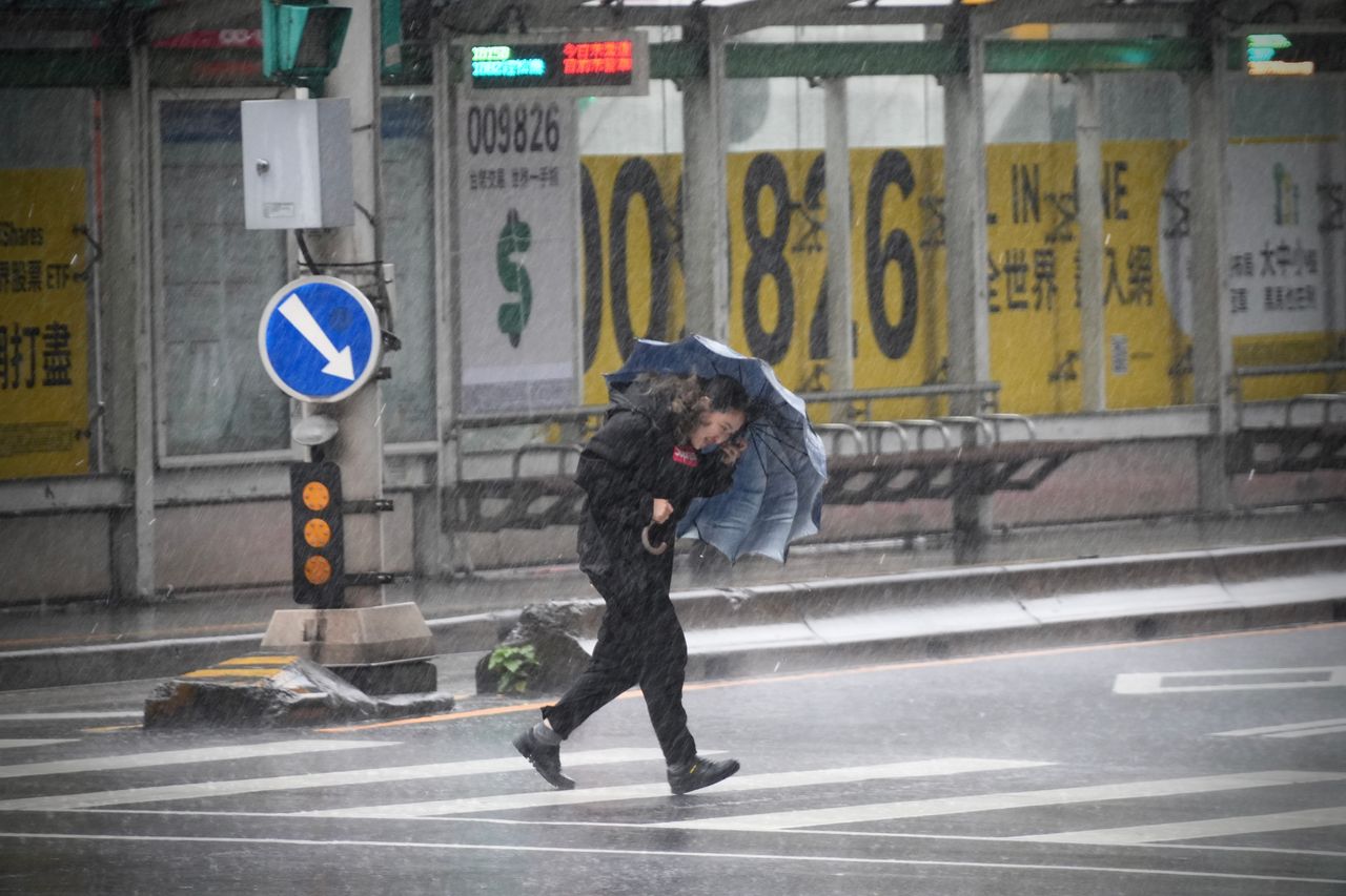 準颱風紅霞持續增強中 周五周六最靠近台灣