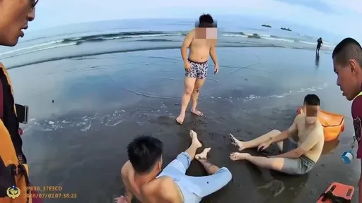 桃園3學生笨港海域戲水遇險　海巡出動「遙控動力救生圈」火速救援