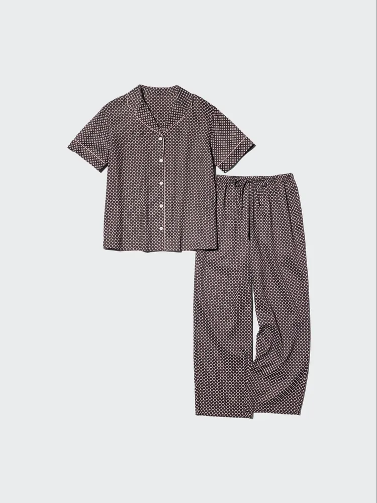 UNIQLO緞面休閒服組，990元。品牌提供