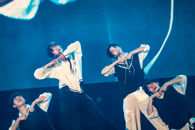 姜玗進（左）、崔立于帶來活動的出道曲《WAY 2 U》。讀者提供