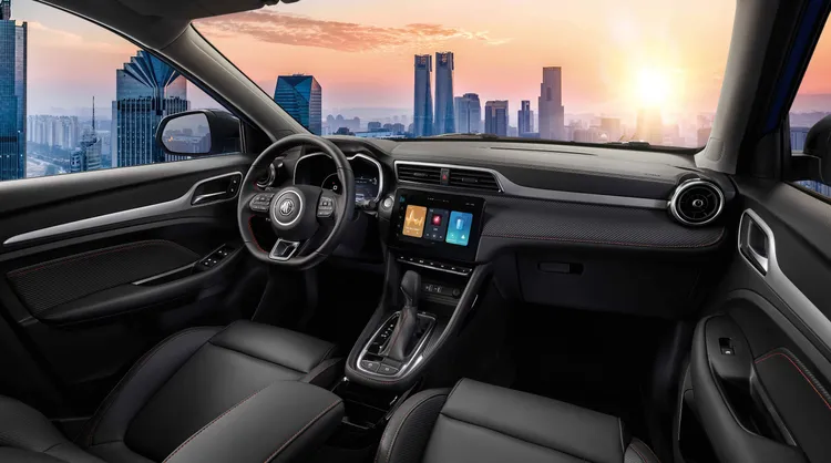 座艙標配10.1吋懸浮式觸控螢幕，支援Apple CarPlay與Android Auto，同時整合360度環景影像等功能，提升日常用車便利性。業者提供