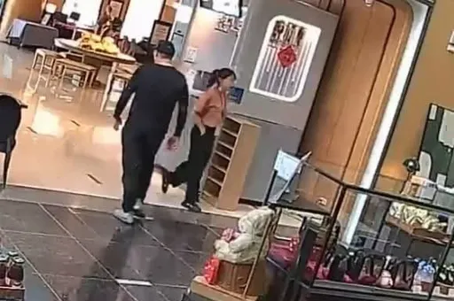 矢板明夫遇襲｜與兇嫌擦肩而過的女子發聲了　「腦海全是老師嘴角的鮮血」