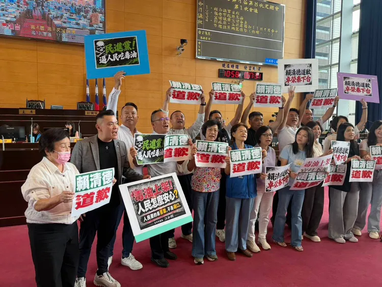 國民黨團上台「護主」，要求賴清德總統道歉、卓榮泰院長下台。江和樹提供