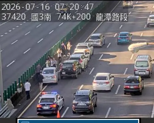 國3高原路段6車追撞　2人送醫