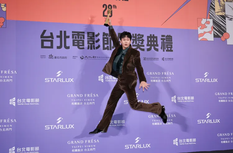 劉冠廷拿下影帝，開心到跳起來。莊宗達攝
