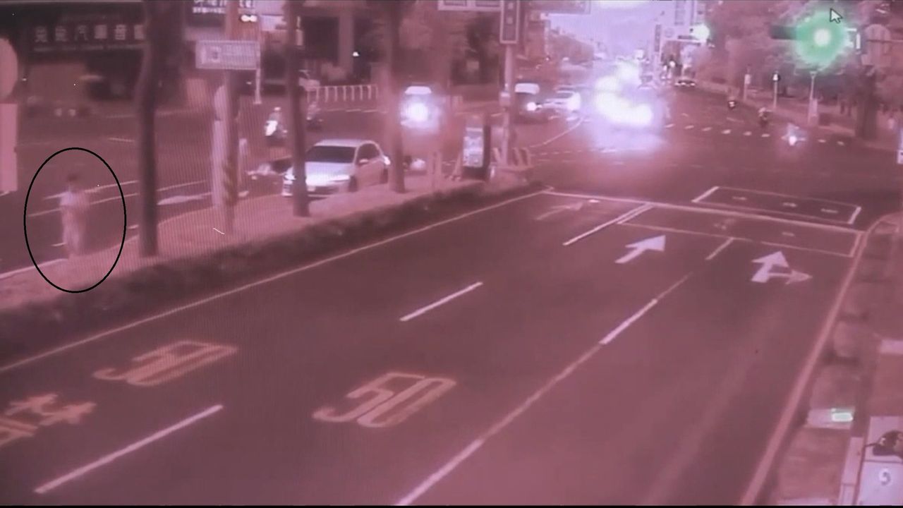 自小客撞機車!女騎士斷手斷腳 駕駛竟徒步離去因這身分