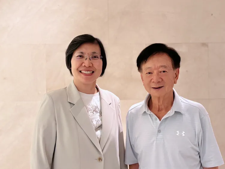 徐欣瑩日前拜會科技大老宣明智。徐欣瑩團隊提供