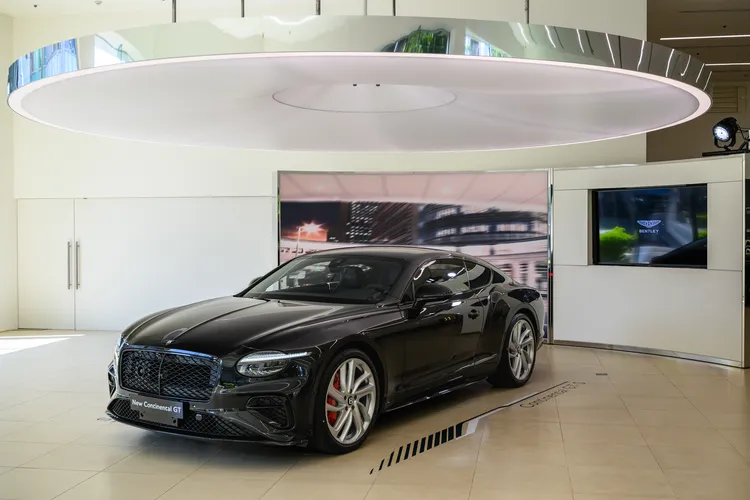 全新Bentley Continental GT／GTC S採用680匹高性能Hybrid油電系統，0至100km/h加速最快僅需3.5秒。業者提供