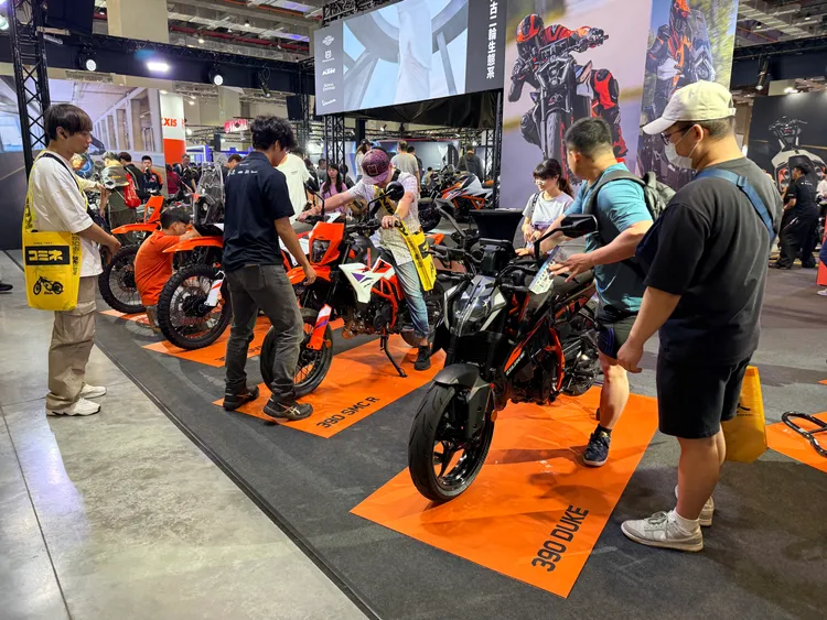 KTM與Husqvarna於2026台北國際重型機車展展出共13款車型，並宣布官方會員系統上線及全新形象概念店布局。林浩昇攝
