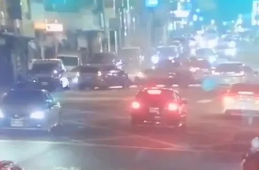 男駕駛恍神偏離車道！　連撞3車釀2傷