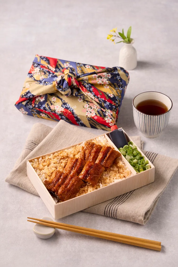 うなぎ四代目菊かわ限時三日販售鰻丼(小)外帶買一送一。うなぎ四代目菊かわ提供