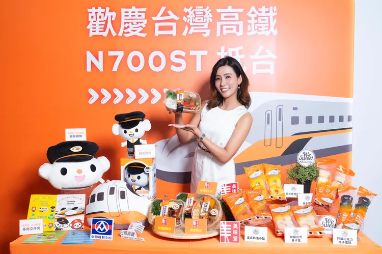 絨毛娃娃、變身抱枕等聯名商品將陸續開賣。全聯提供