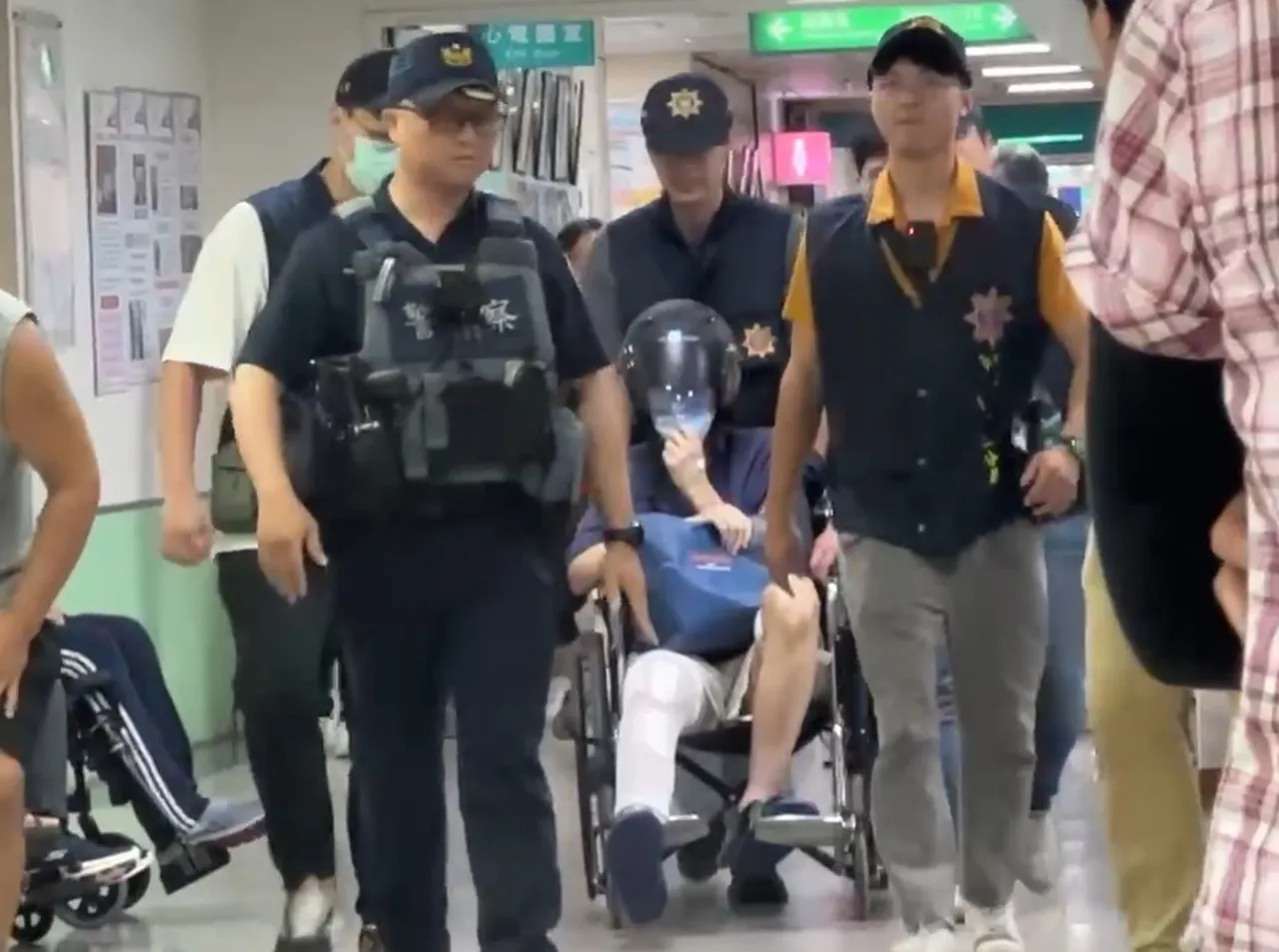 陽交大教授砍死妹夫！坐輪椅畫面曝光　「家庭暴力殺人罪」裁准羈押