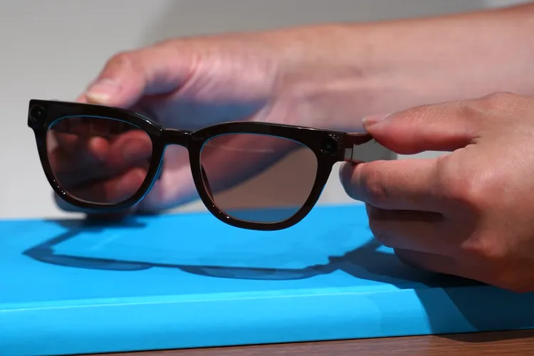 三星與Google展示全新智慧眼鏡，Warby Parker以簡約經典的設計風格，展現歷久彌新的品牌特色。三星提供