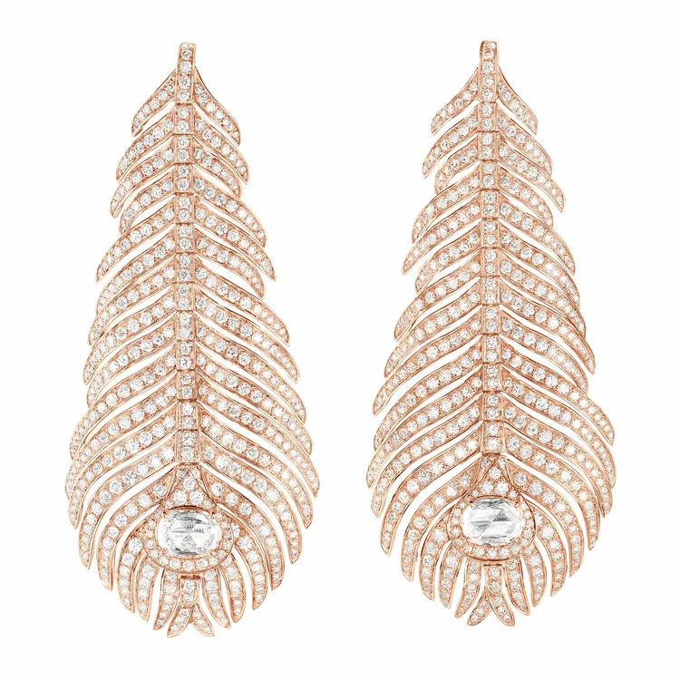 BOUCHERON Plume de Paon孔雀羽毛系列耳環，372萬元。品牌提供