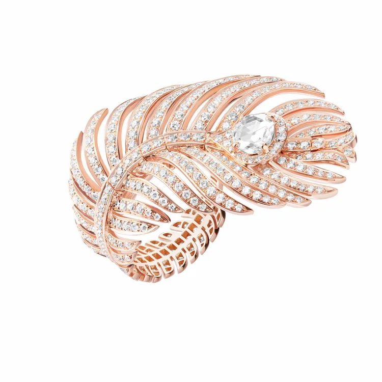 BOUCHERON Plume de Paon孔雀羽毛系列戒指，160萬元。品牌提供