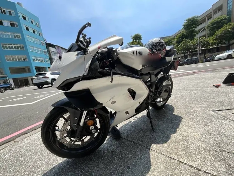 楊男連人帶車噴飛，全身多處重創，送往大同醫院搶救仍回天乏術。民眾提供