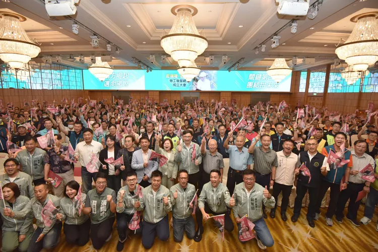 賴瑞隆26日成立「勞工後援總會」。翻攝畫面