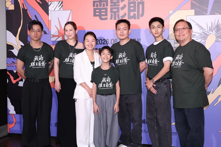 五木（左起）、瑪菲司、導演陳怡蓉、謝以樂、春風、朱宥丞、監製唐在揚，出席台北電影節閉幕片《我的棋王爺爺》首映會。莊宗達攝