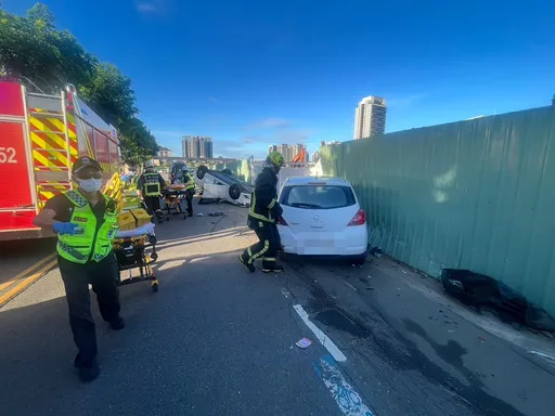 台中嚴重車禍！3車連環撞　機車騎士壓車底命危送醫