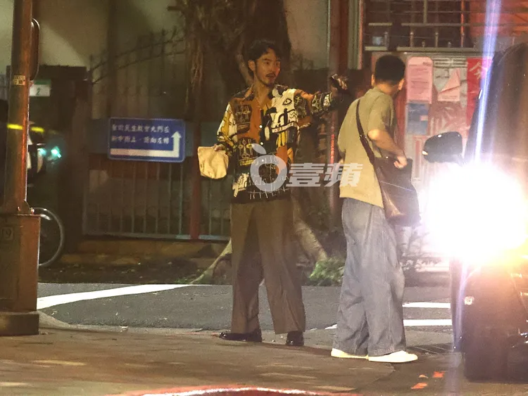 阮經天工作結束後，向司機道謝。特勤中心攝