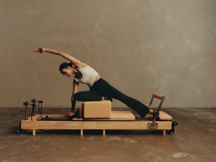 lululemon Align™ Lettuce-Hem背心2280元、Align™ Lettuce-Hem高腰喇叭瑜伽褲3980元。品牌提供