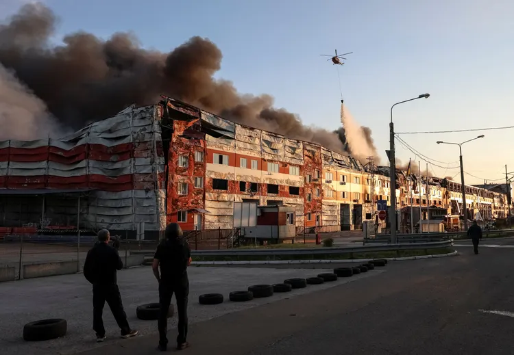 烏克蘭聲稱俄國發射超過40枚飛彈與100多架無人機。路透社