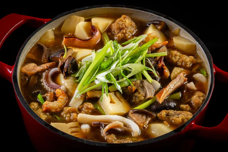 酒家菜「魷魚螺肉蒜」作法費工，十分考驗主廚烹調功力。四味軒提供