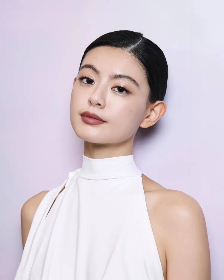Model示範SUQQU 2026秋妝。品牌提供