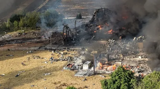 英國工業區肥料爆炸！逾百消防員搶救　20人送醫5輛消防車毀損