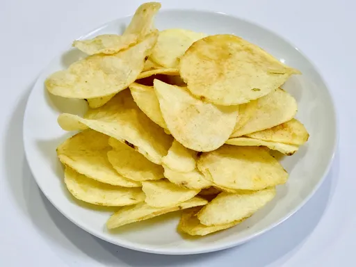 是不是該放生！男友「洋芋片成癮」一天嗑3包　她崩潰提問網友這麼回