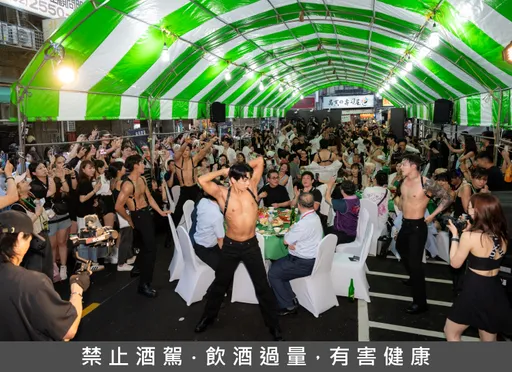 韓猛男秀脫了寧夏夜市狂扭！挖海盆見胸肌嚇到喊「台味鮮肉沒有輸」