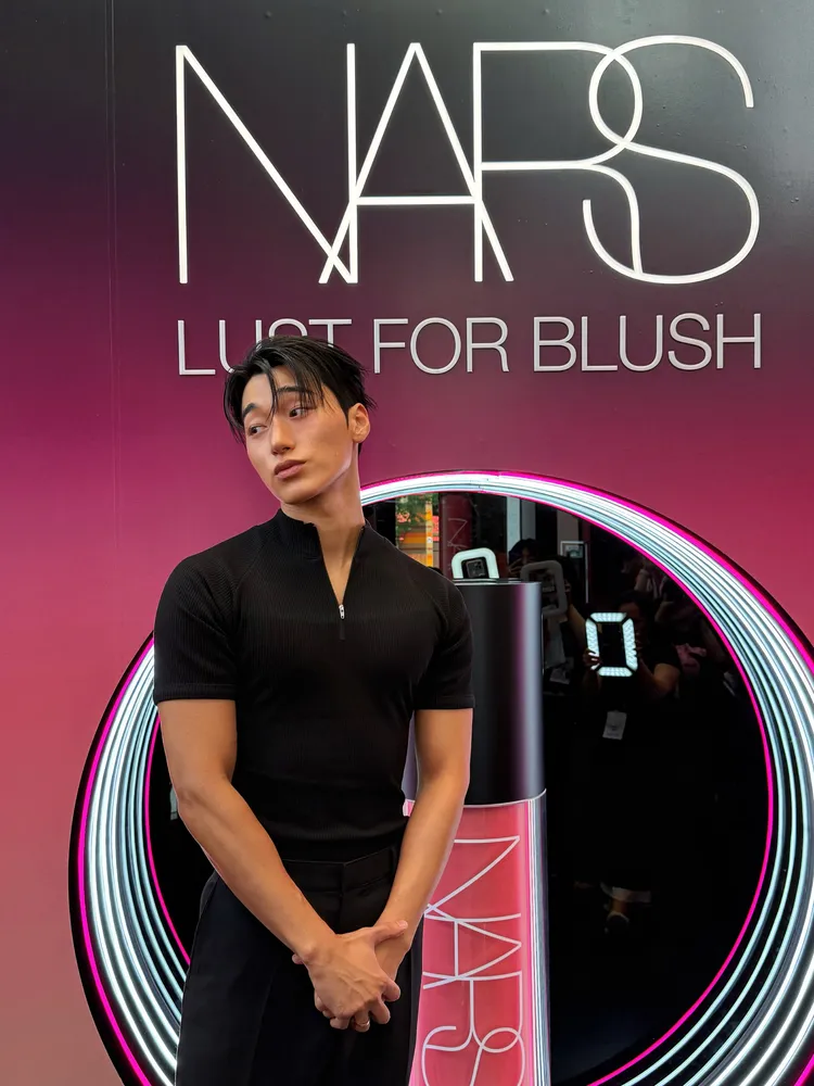 崔傘使用了2款NARS激情誘色腮紅露。翻攝IG