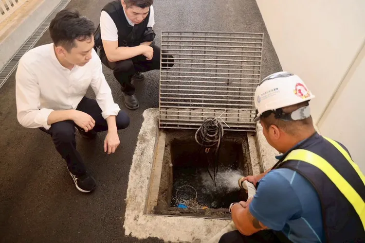 鄭朝方表示，市府記取626極端氣候造成的災情經驗，將運用「紅點分析」機制優先巡查積淹水熱區。鄭朝方臉書
