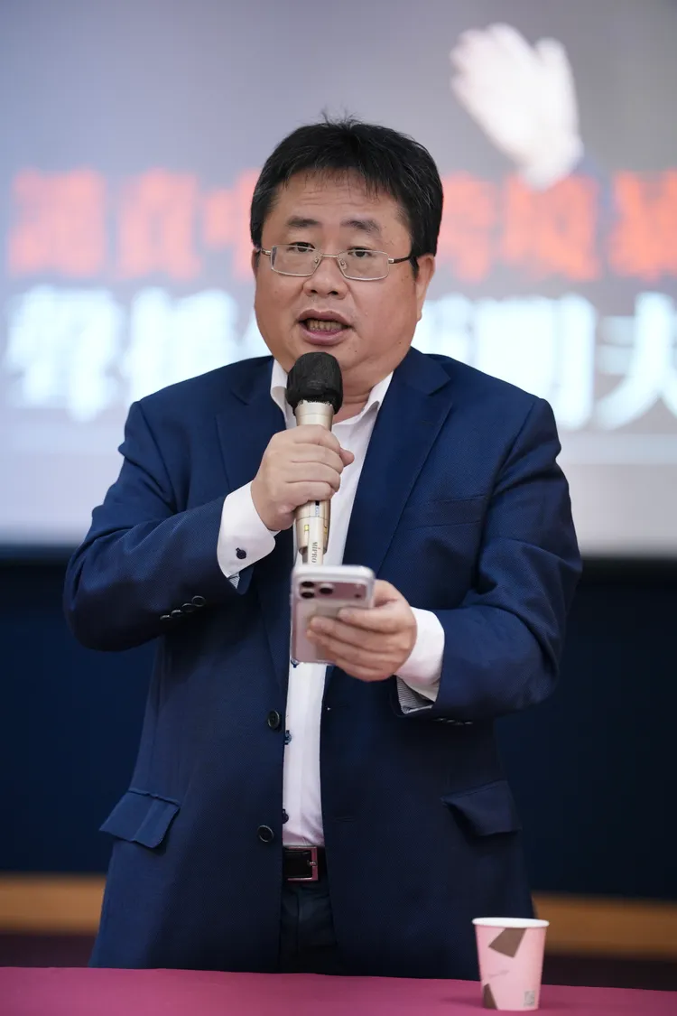 信民協會「譴責中共跨境暴行，聲援矢板明夫」記者會 矢板明夫。彭欣偉攝