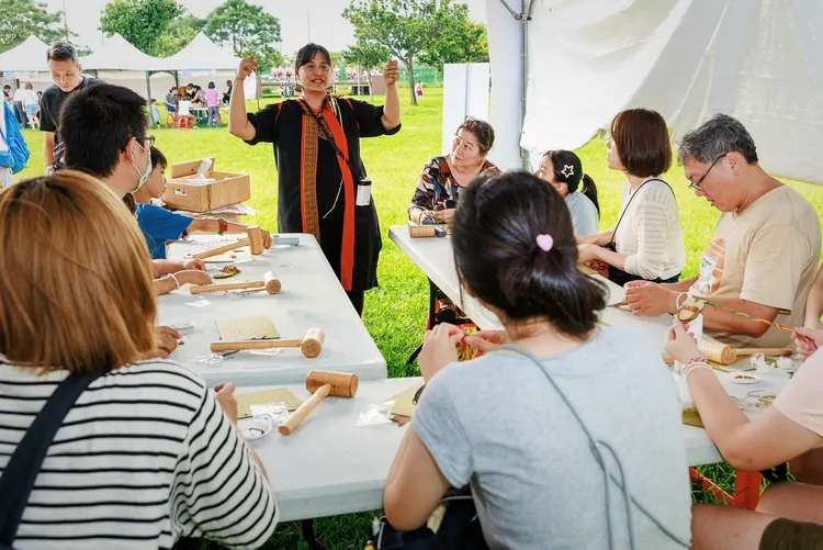 活動現場有臺灣原住民族工藝講師親臨教學。館方提供