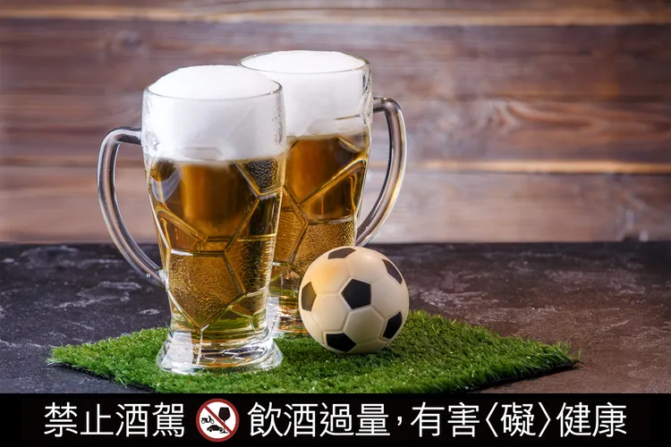 台北萬豪Lobby Lounge「暢飲歡樂時光」，精選生啤酒優惠，香檳、氣泡酒及紅白酒買一送一 ，圖為示意圖。業者提供