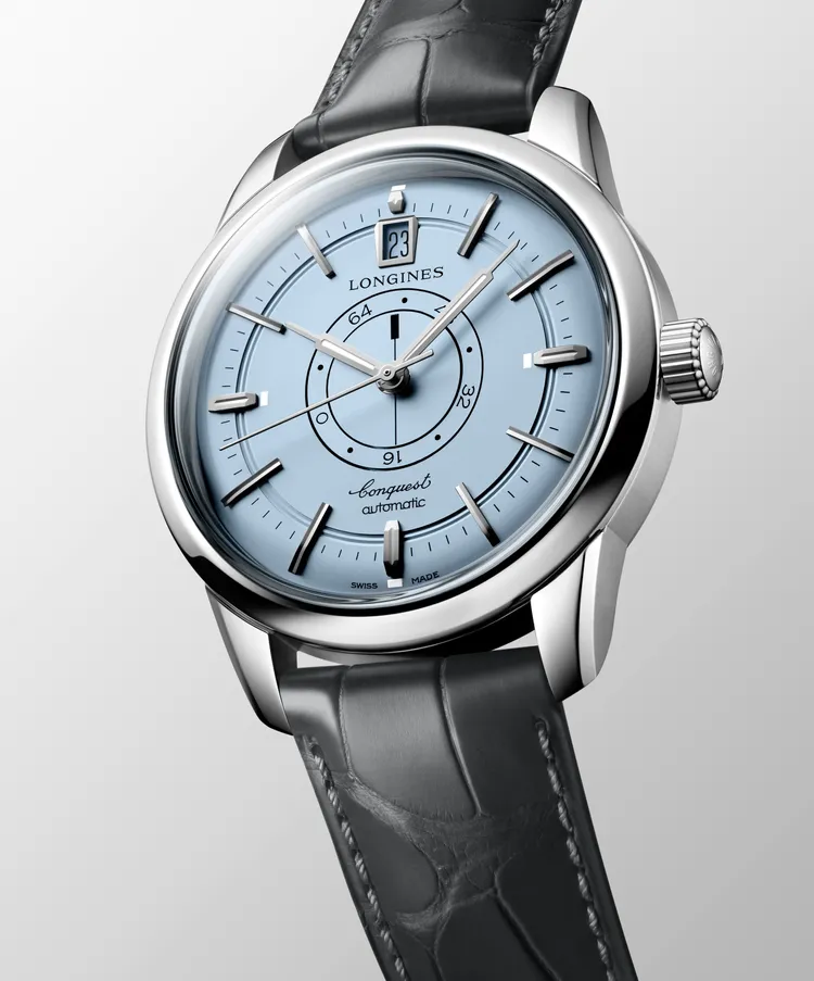 浪琴表CONQUEST HERITAGE中央動力儲存指示腕錶（型號：L1.648.4.92.2），38mm，不鏽鋼錶殼，霜霧藍色蛋白石紋錶盤，雅灰色鱷魚皮革錶帶，獨家浪琴表L896.5自動上鏈機芯，動力儲存72小時，防水深度50米，13萬4700元。品牌提供
