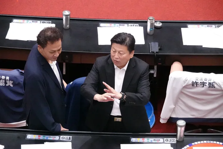 無人機採購特別條例，3日經立法院院院會一讀通過，圖為國民黨黨團總召傅崐萁、立委邱震軍。莊宗達攝