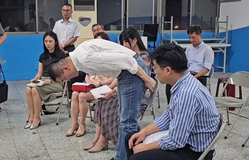 幼兒園虐童案家長怒火未平！謝國樑鞠躬致歉