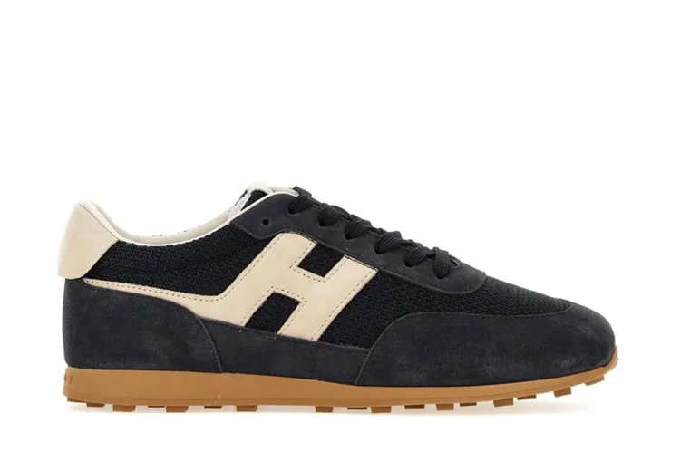 HOGAN Athletic夜幕藍與拱廊米logo異材質拼接男士休閒鞋，1萬8600元。品牌提供