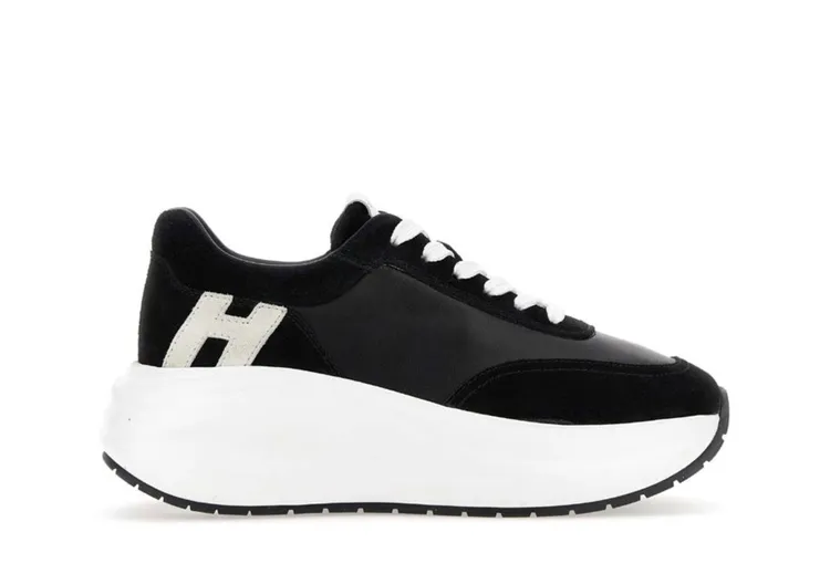 HOGAN Maxi I Active米蘭夜空黑與大理石白logo皮革女士休閒鞋，2萬300元。品牌提供