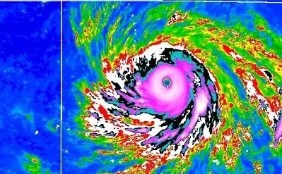 颱風眼超清楚！巴威暴風圈再擴大　將通過台灣附近