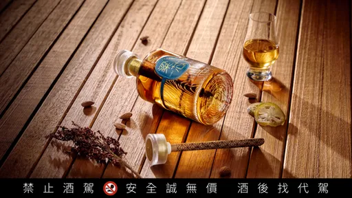 粱芯金門高粱酒開賣　橡木芯條入瓶釀木質風味