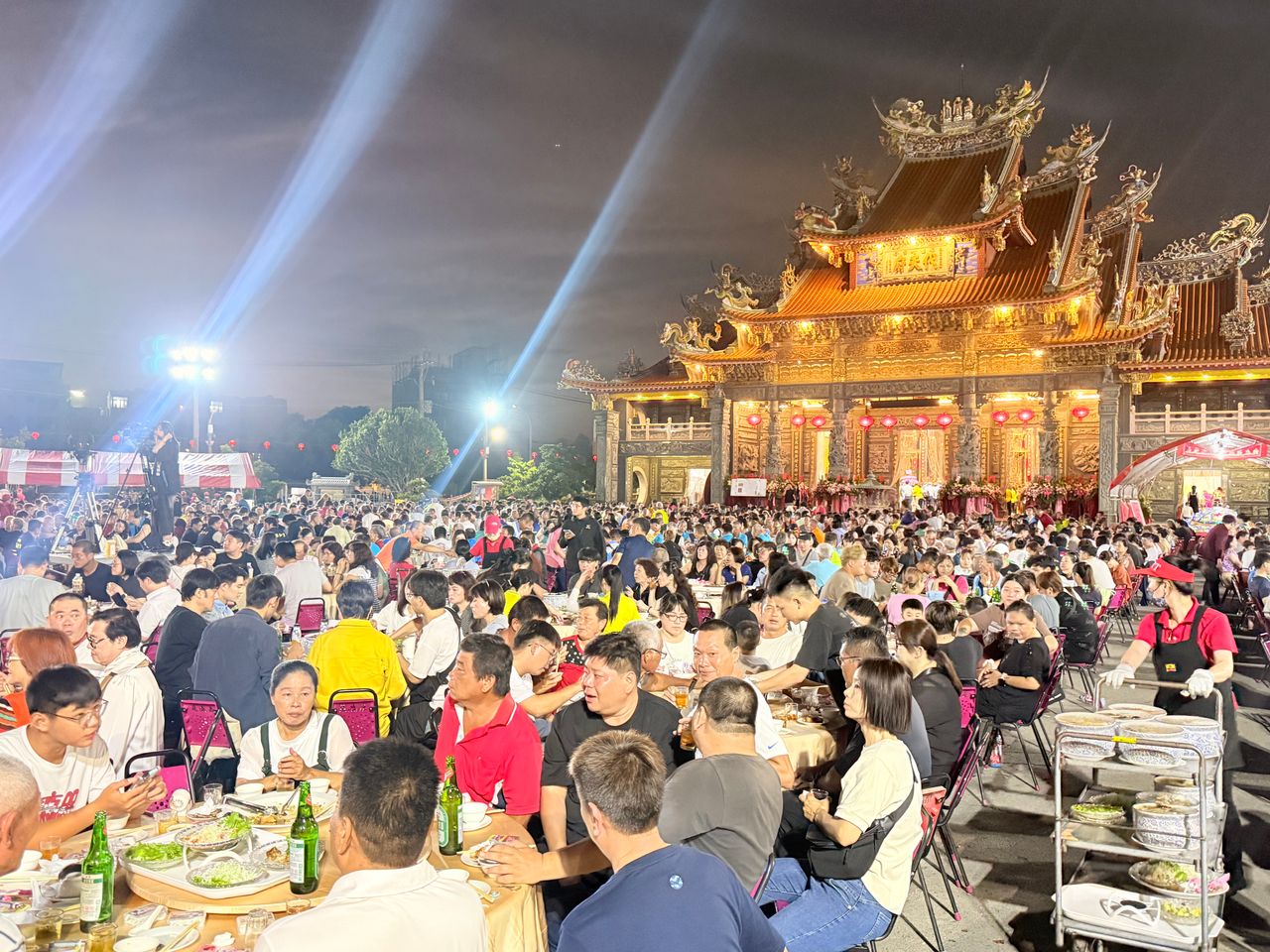 台江代天府朱府千歲聖誕 文化季連辦3天 經典台語唱將賣力演出